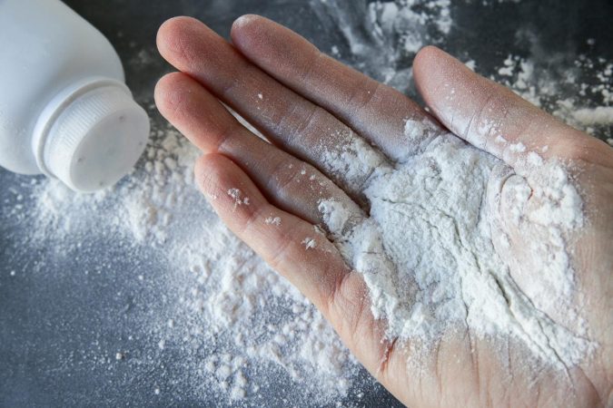 Te vas a sorprender cuando descubras los distintos usos que le puedes dar a un bote de polvos de talco 19 Merca2 Ahora conocer los otros usos del bote de polvos de talco