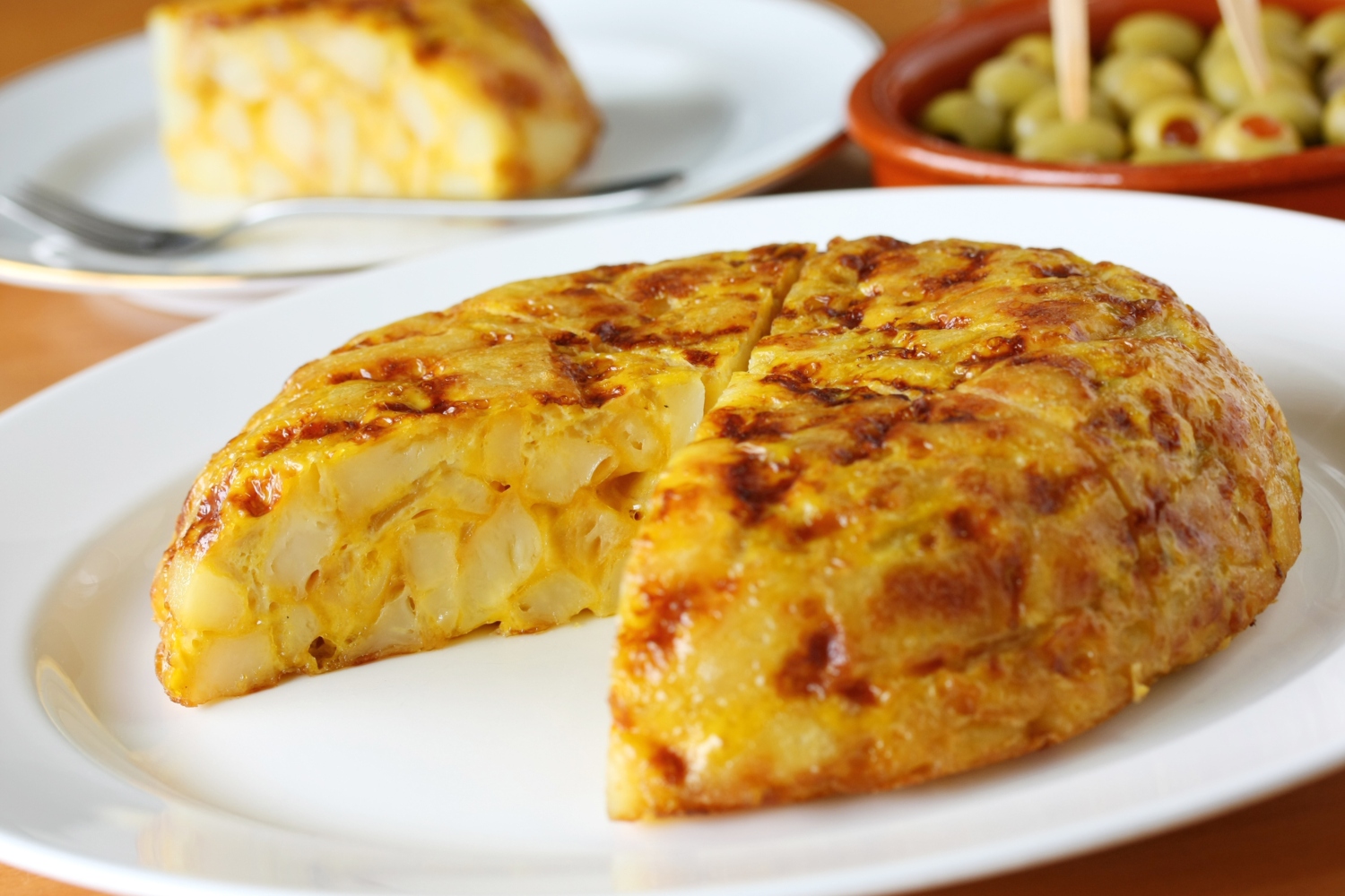 Parece hecha en casa, pero no lo es: la OCU dicta sentencia sobre cuál es la mejor tortilla de patata de supermercado