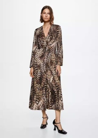 Mango Outlet premia a las más previsoras rebajando los vestidos y monos de invitada a menos de 10€ 3 Merca2 Vestido fluido animal print