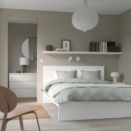 Ikea lo ha vuelto a hacer: rebaja el precio de sus productos más vendidos para que renueves tu casa en 2024 82 Merca2 cama Merca2