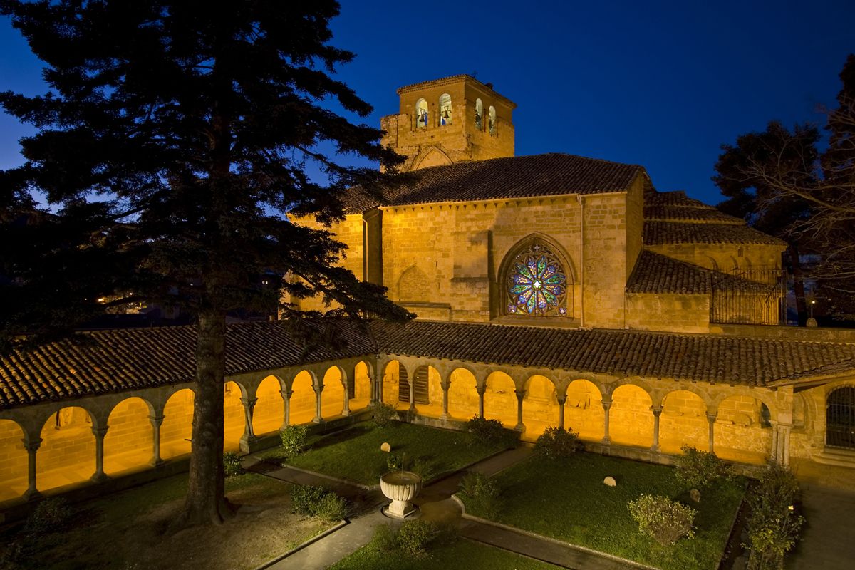 La iglesia de San Pedro de la Rúa: románico en pleno Camino de Santiago 1 Merca2.es UNA VISTA AL PASADO: ORÍGENES E HISTORIA