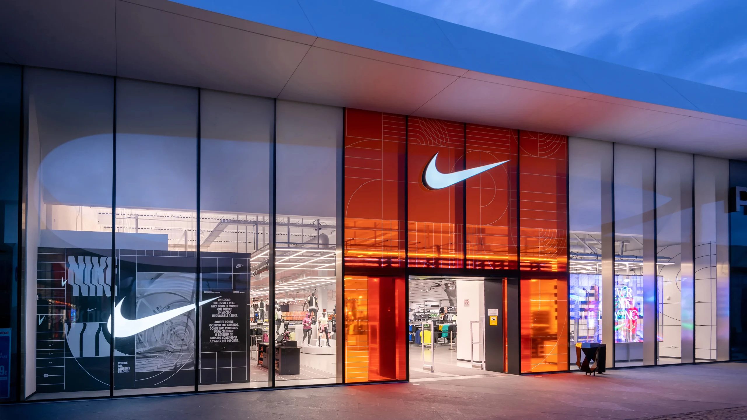 El cambio de CEO y los despidos lastrarán las ventas de Nike