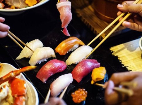 imagen comida palillos