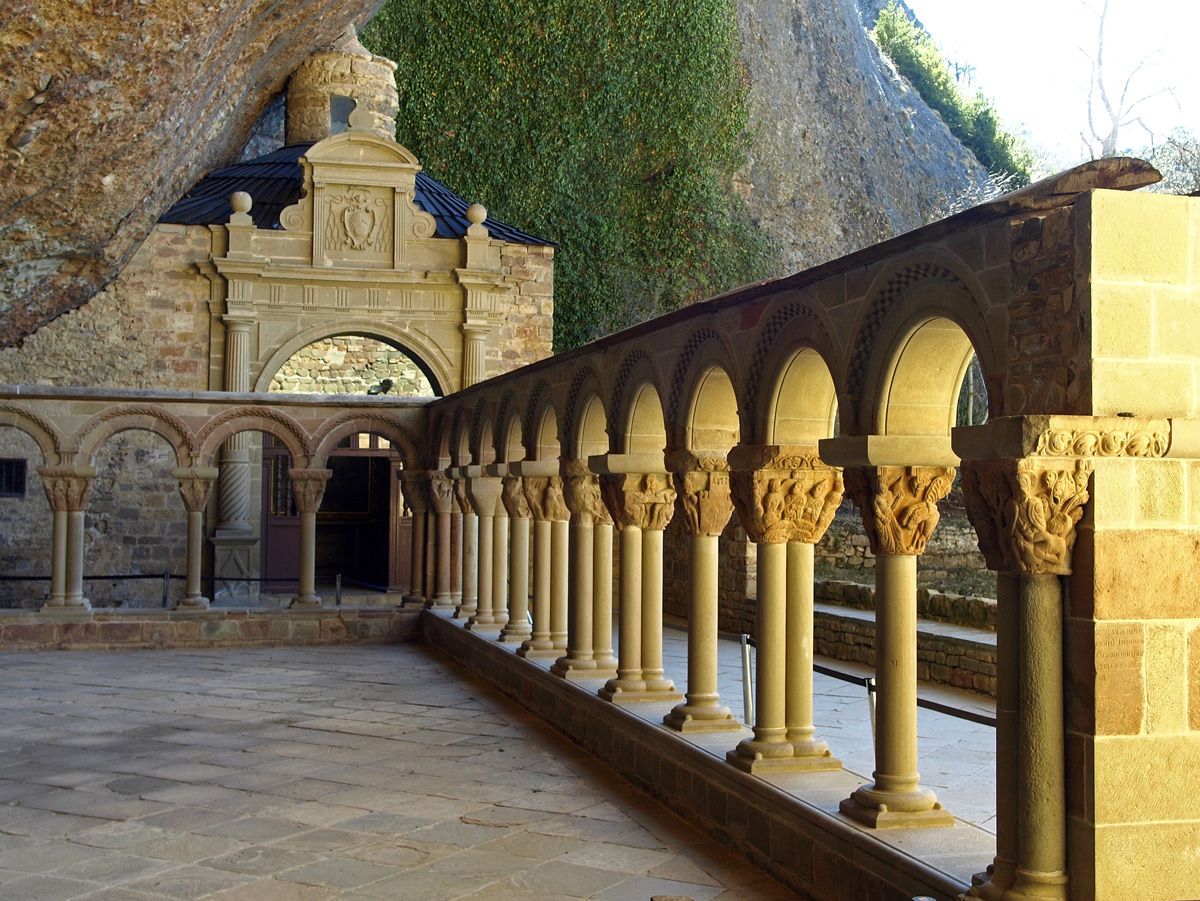 ARTE Y MISTERIO EN EL MONASTERIO