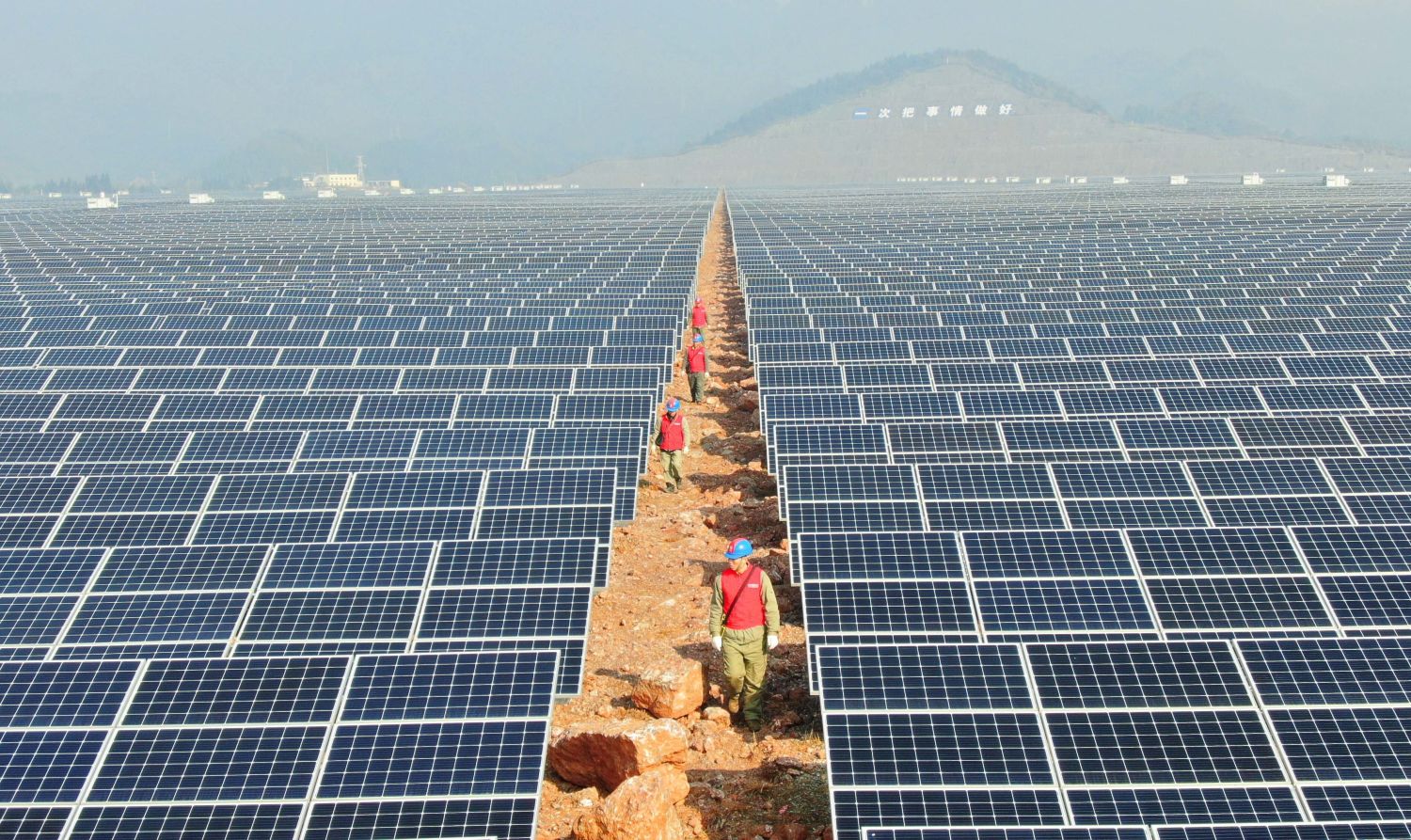 China acapara la mitad de la producción solar mundial y dos tercios de la eólica