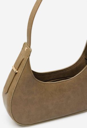 Cortefiel se apunta a la moda de los bolsos baguette tipo Celine, con este modelo superrebajado 1 Merca2.es 2024021414015149560 Merca2.es