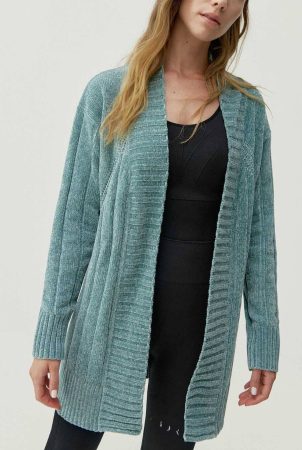 Decathlon está arrasando con sus jerséis y rebecas de primavera: distintos modelos en varios colores 2 Merca2.es 2024021613055015842 Merca2.es