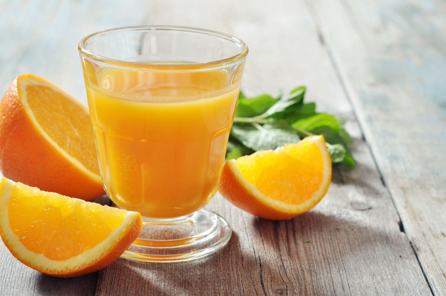 Batido de naranja y limón Alerta Gastronómica: Los Alimentos que Nunca Deberías Mezclar con Huevos, Leche o Yogur