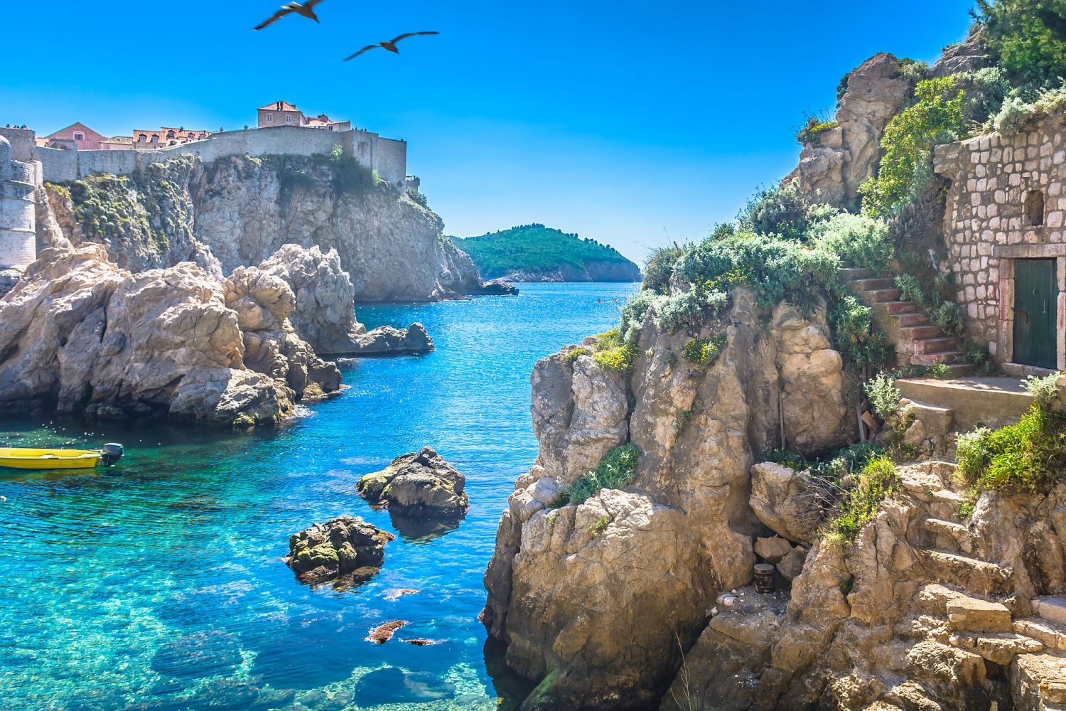 Descubre por qué Dubrovnik es la playa más famosa de Croacia 4 Merca2.es TURISMO SOSTENIBLE: PRESERVANDO EL FUTURO DE DUBROVNIK