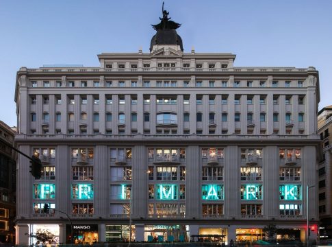 Inditex y Primark van a invertir en sus establecimientos físicos para liderar el sector