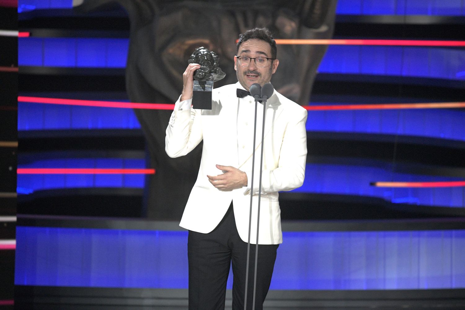 Bayona agradece a Netflix la oportunidad: 