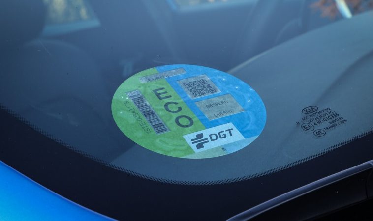 La DGT confirma que las pegatinas de la ITV llegan a su fin este ano 10 Merca2.es