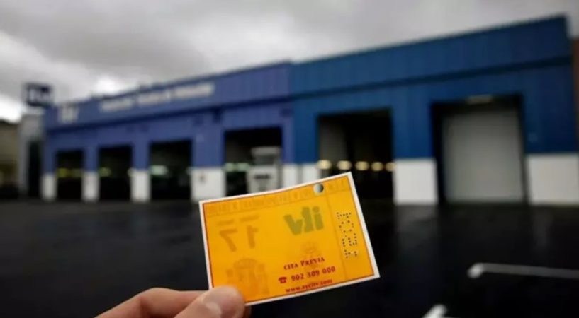 Si te preocupa no pasar la ITV tiene que leer este artículo sí o sí 34 Merca2.es La DGT confirma que las pegatinas de la ITV llegan a su fin este ano 5 Merca2.es