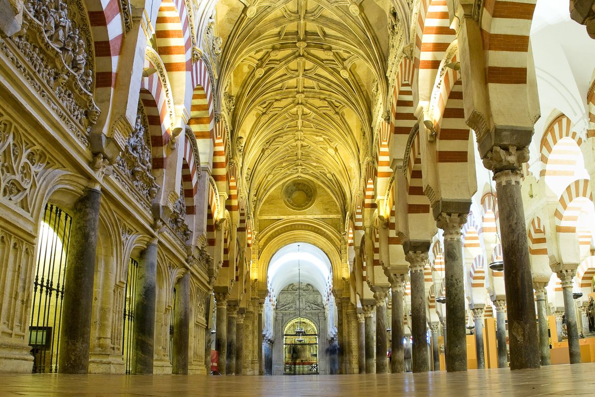 Mezquita-Catedral de Córdoba: Los secretos y alquimias de un tesoro cultural 3 Merca2.es LOS MISTERIOS ESCONDIDOS EN SUS SOMBRAS