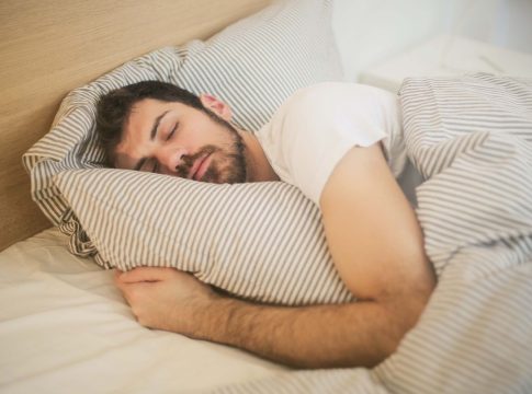 SUEÑO BENEFICIOS DEL MÉTODO 4-7-8 Di adiós a contar ovejas: El truco de 3 minutos para dormirte volando