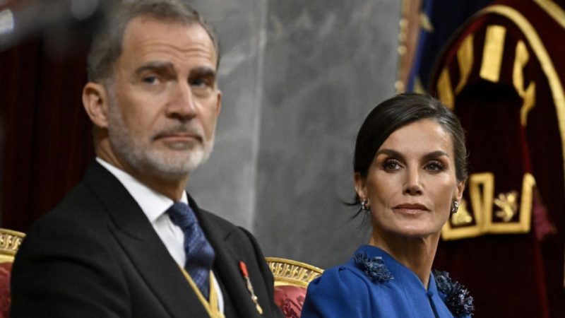 Todo lo que ha tenido que soportar Felipe VI sobre Letizia