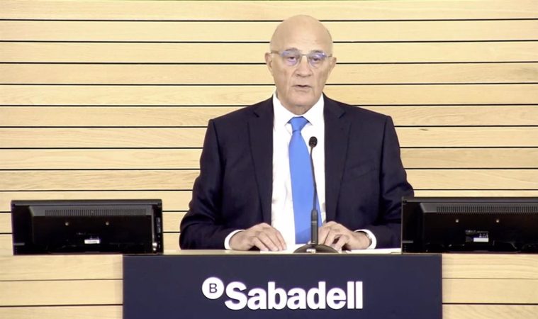 Banco Sabadell se 'agarra' a BBVA para detener la 'fuga' de accionistas 1 Merca2.es Banco Sabadell