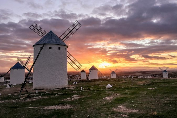 Viaja en el tiempo en este pueblo español con los molinos de Don Quijote: descubre el encanto caballeresco de Campo de Criptana, Ciudad Real 2 Merca2.es campo de criptana Merca2.es