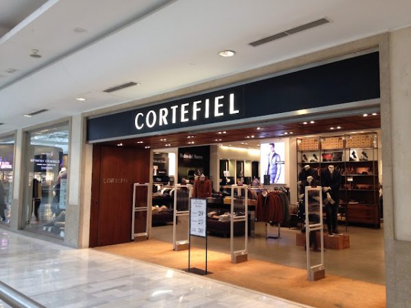 Cortefiel liquida a un precio simbólico este abrigo acolchado que hará las delicias de las más pijas de la ciudad 1 Merca2.es cortefiel hombre Merca2.es