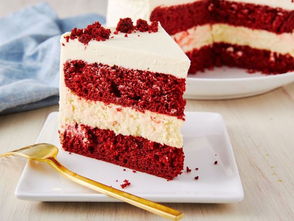 delish red velvet cheesecake cake horizontal 1544827804 Merca2