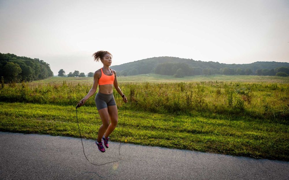 Te contamos el ejercicio que con 10 minutos al día sirve como media hora corriendo 2 Merca2.es CONSIGUE TUS OBJETIVOS: CÓMO INICIARTE EN EL SALTAR