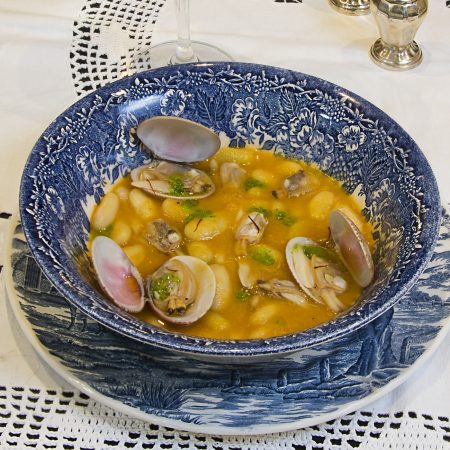 Fabes con almejas: un exquisito plato de mar y montaña asturiana 3 Merca2.es fabes almejas2 2 Merca2.es