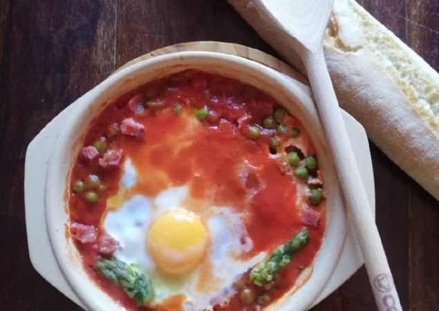 Huevos al plato o a la flamenca, una receta que pasa de generación en generación 2 Merca2.es huevos al plato o a la flamenca en 4 minutos en microondas foto principal Merca2.es