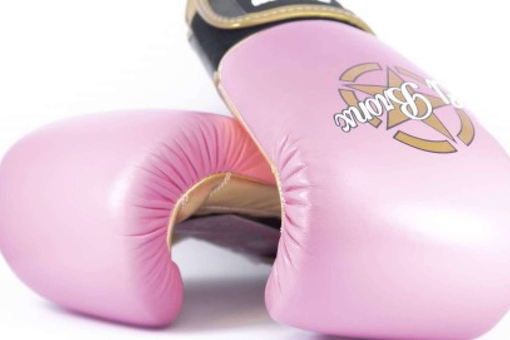 ¿Por qué es importante usar guantes de boxeo en la práctica de deportes de contacto?
