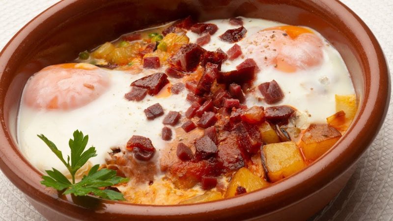 Huevos al plato o a la flamenca, una receta que pasa de generación en generación 3 Merca2.es maxresdefault 4 Merca2.es