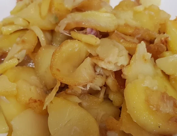 Patatas al ajo cabañil: Descubre el origen y deléitate con la esencia de esta receta 1 Merca2.es patatas al ajo cabac3b1il Merca2.es