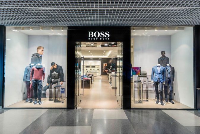 Hugo Boss avanza en su reestructuración con 50 cierres de tiendas hasta 2028 1 Merca2.es tienda hugo boss via illa carlemany via moda exterior Merca2.es