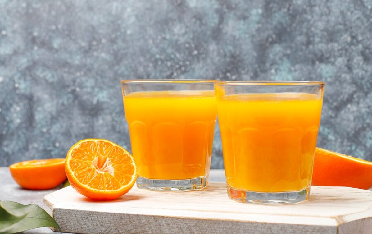 La OCU solo recomienda que compres este zumo de frutas: lo hemos probado y está buenísimo