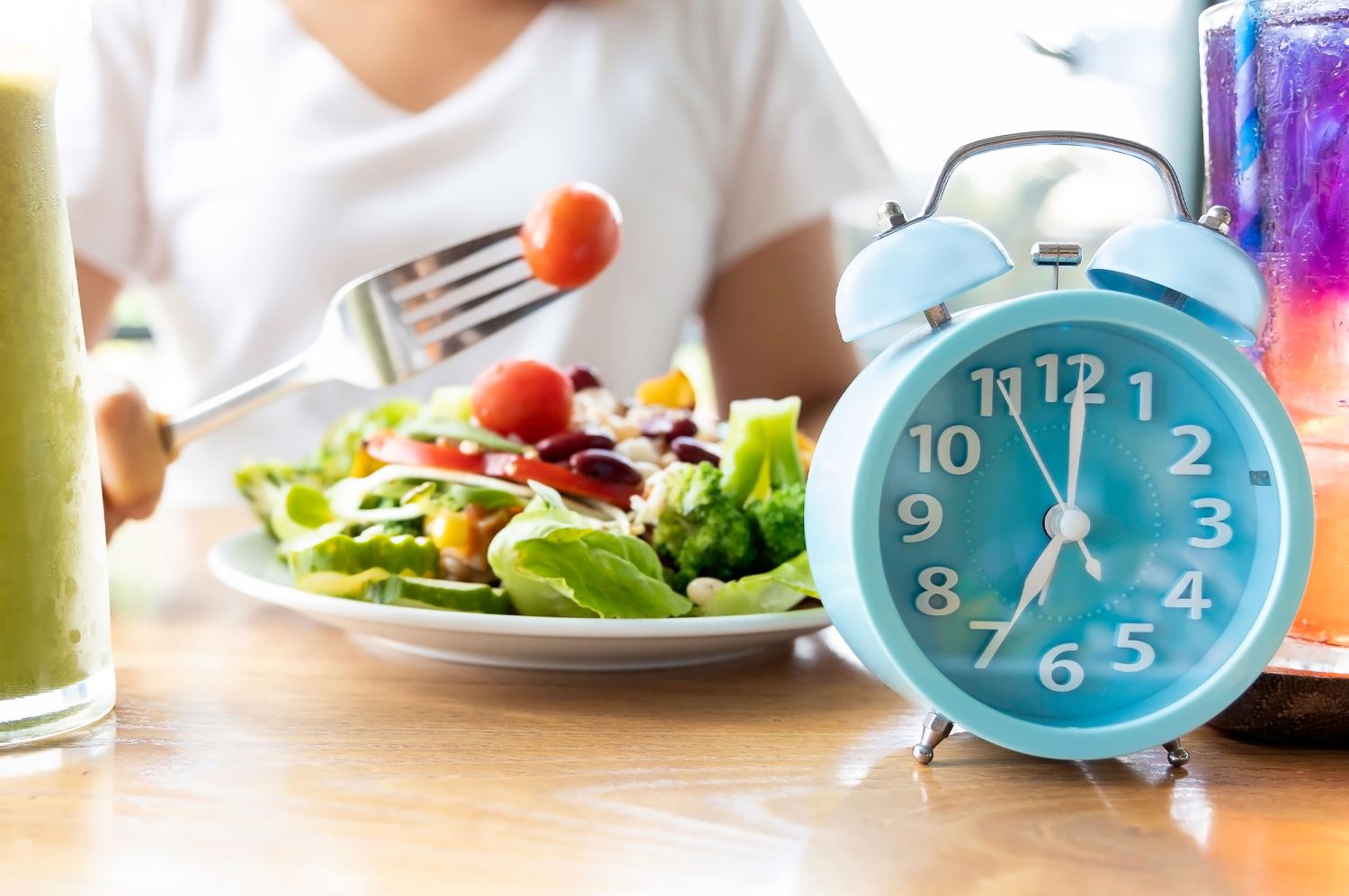 Ayuno intermitente: ¿Es el santo grial de las dietas? ¡Descúbrelo! 1 Merca2.es BENEFICIOS PARA LA SALUD