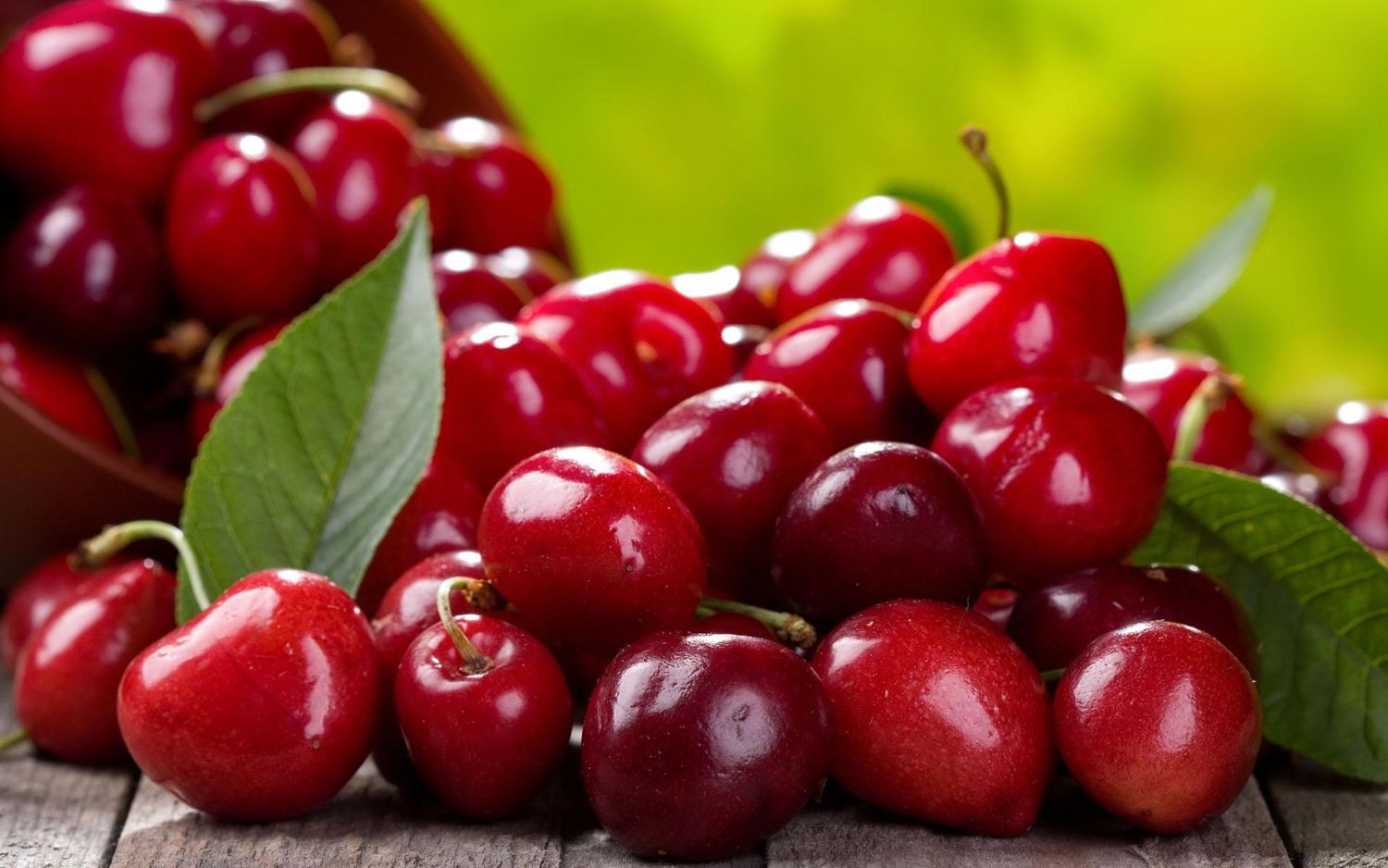 El consumo de esta fruta te ayudará a regular el ácido úrico y evitar ataques de gota 1 Merca2.es LOS SECRETOS DE LAS CEREZAS