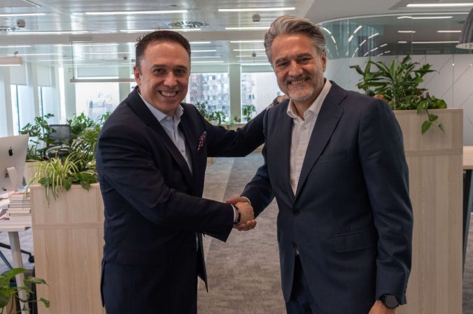 Microsoft y Kyndryl se unen para ofrecer lo mejor en centro de datos y nube en España 1 Merca2.es David Soto Presidente Kyndryl Espana y Portugal Izq y Alberto Granados Presidente Microsoft Espana Dcha Merca2.es