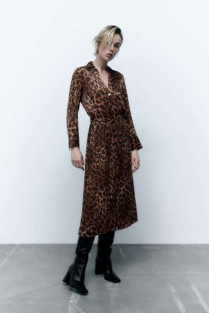 El vestido de leopardo de Zara: una de las opciones imprescindibles para esta primavera