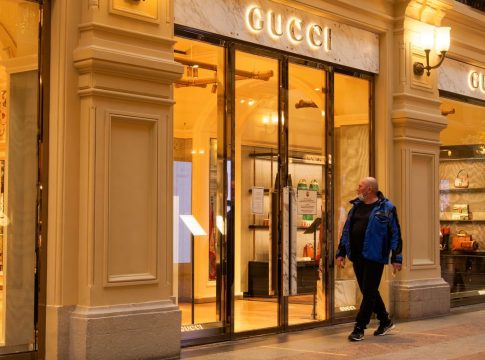 El equipo directivo y las adquisiciones de Kering no consiguen frenar la caída