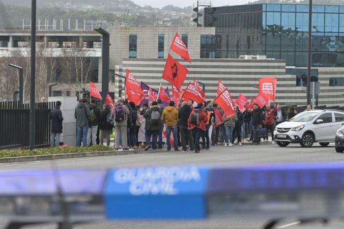 EuropaPress 5588970 varias personas sostienen banderas concentracion ccoo contra inditex 20 Merca2.es