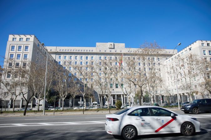 EuropaPress 5768073 taxi pasa ministerio defensa madrid 19 febrero 2024 madrid espana 1 Merca2.es