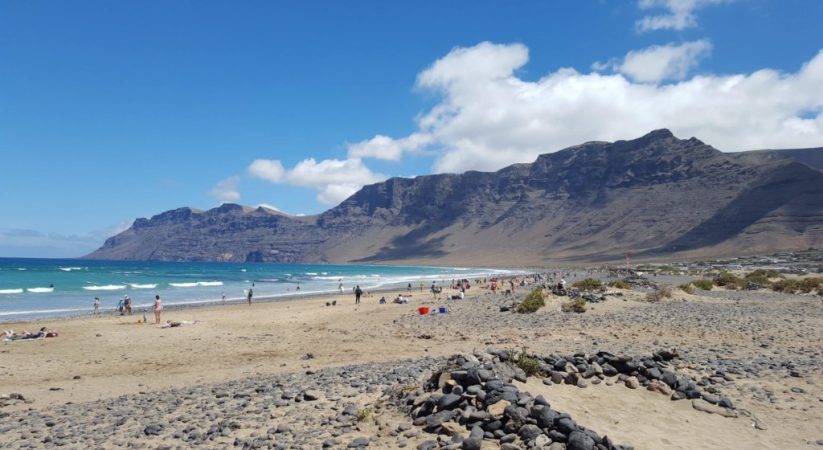 FAMARA lanzarote playa 3 Merca2.es
