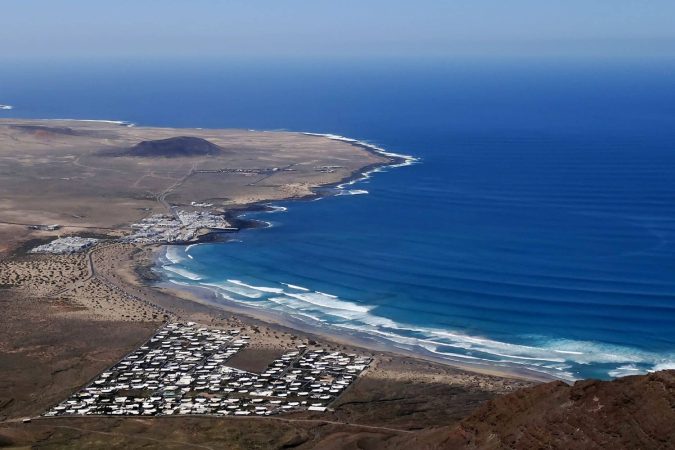 FAMARA lanzarote playa 4 Merca2.es