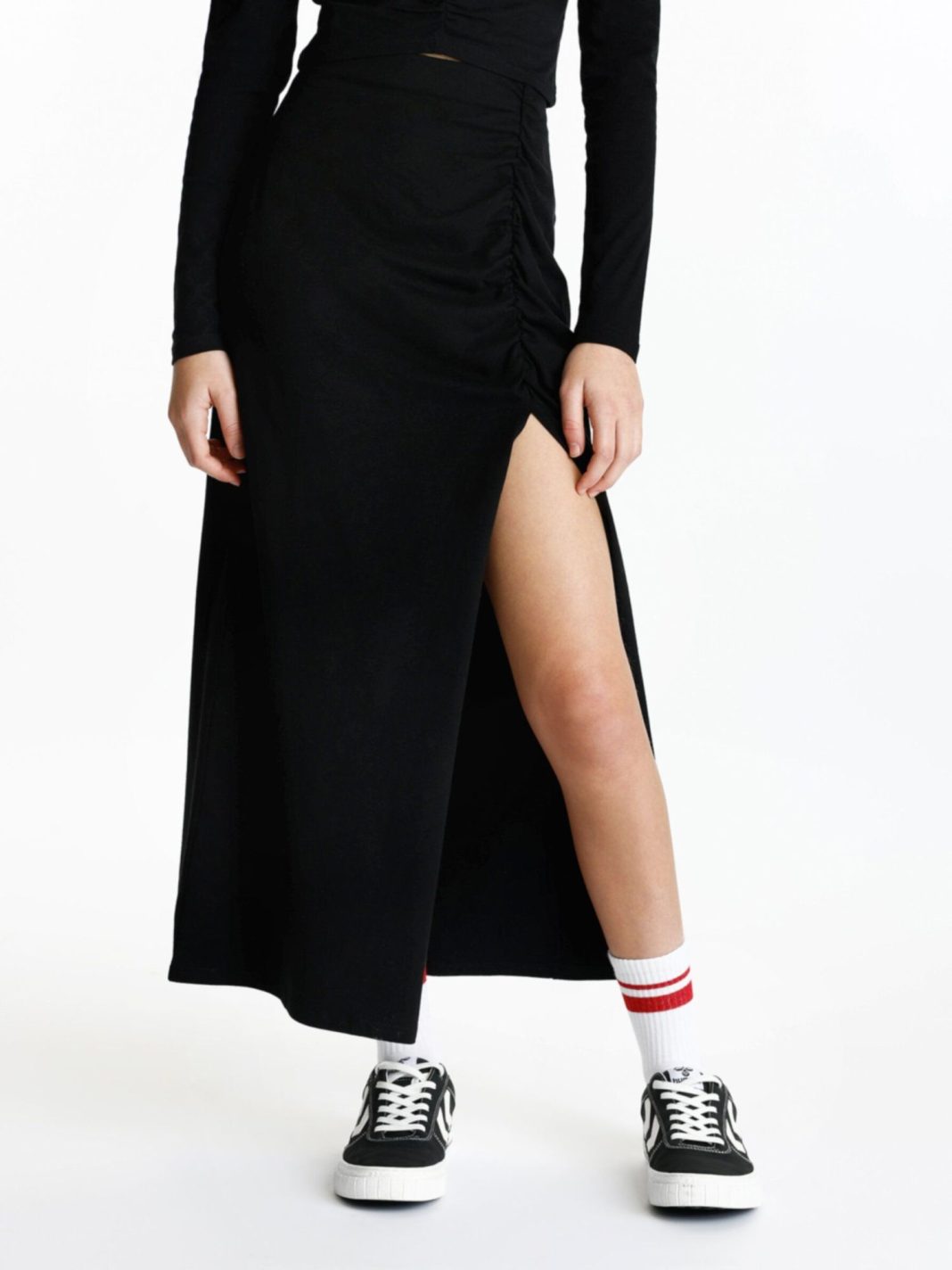 Falda larga con abertura lateral