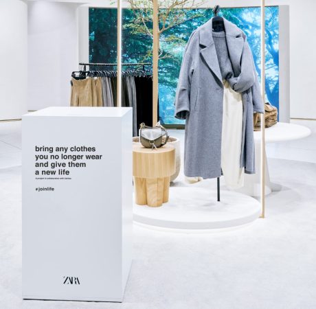 Inditex acelera su plan verde: poliéster 100% sostenible en 2025 y recortar emisiones más del 50% en 2030 2 Merca2.es Inditex ClothesCollectionContainer Merca2.es