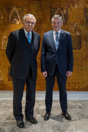 CriteriaCaixa obtiene un beneficio neto consolidado de 1.910 millones de euros en 2023, un 59% más 2 Merca2.es IsidroFaineAngelSimon2024Vert Merca2.es