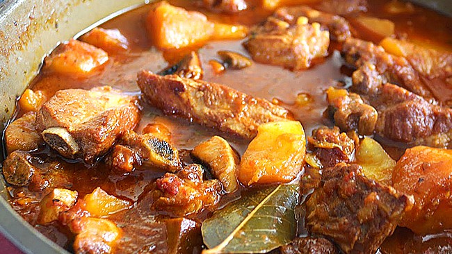 Costilla de cerdo guisada con cerveza y pimientos 2 Merca2.es RFB 2203 2 costillasdecochinoguisadas Merca2.es