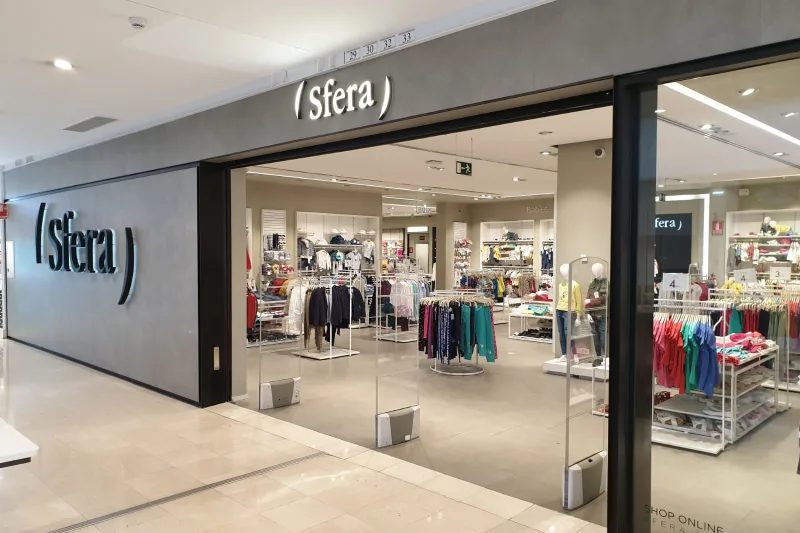Renueva tu armario con los encantadores vestidos primaverales de Sfera