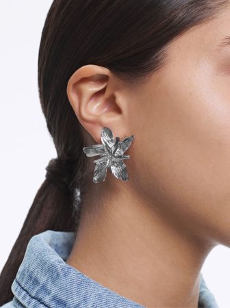 Renueva tu joyero con la nueva colección de pendientes de Parfois que está súper barata 82 Merca2 Silver Flower Earrings