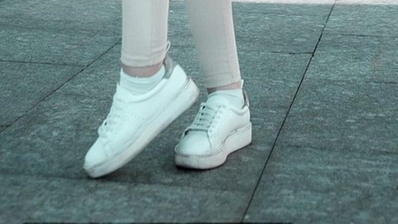 Te has dado cuenta de la vida útil de tus zapatillas blancas