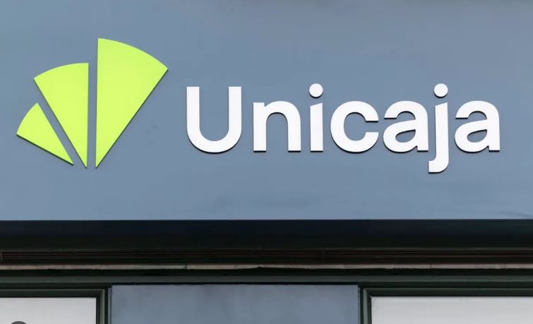 Unicaja replica el guiño de Banco Sabadell a las pymes con un regalo en la tarifa del TPV