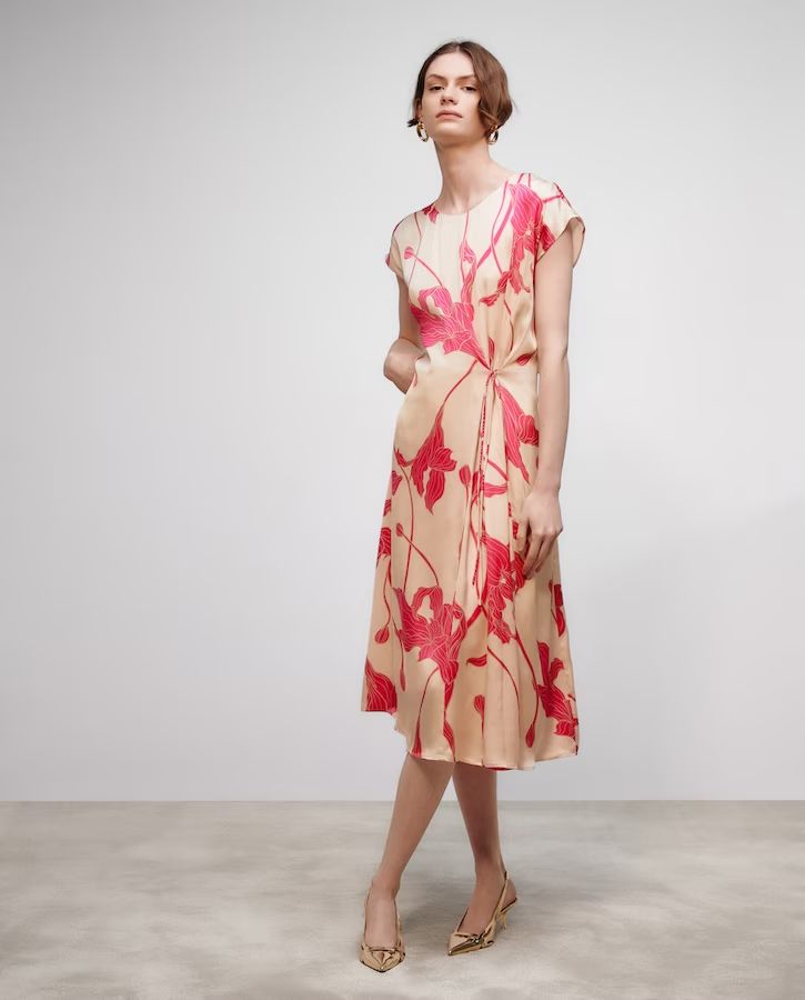 Vestido de mujer manga corta con pliegue delantero